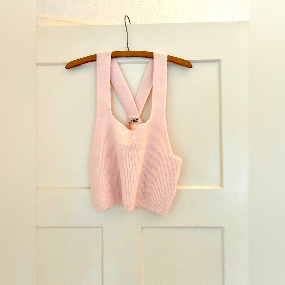 Cropped light pink sweater tank